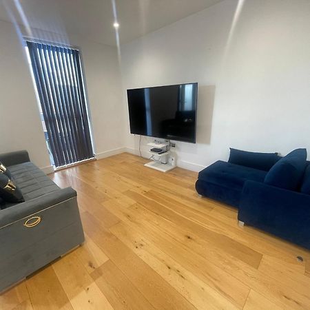 Luxury Top Floor Penthouse Apartment Near Heathrow Londra Esterno foto