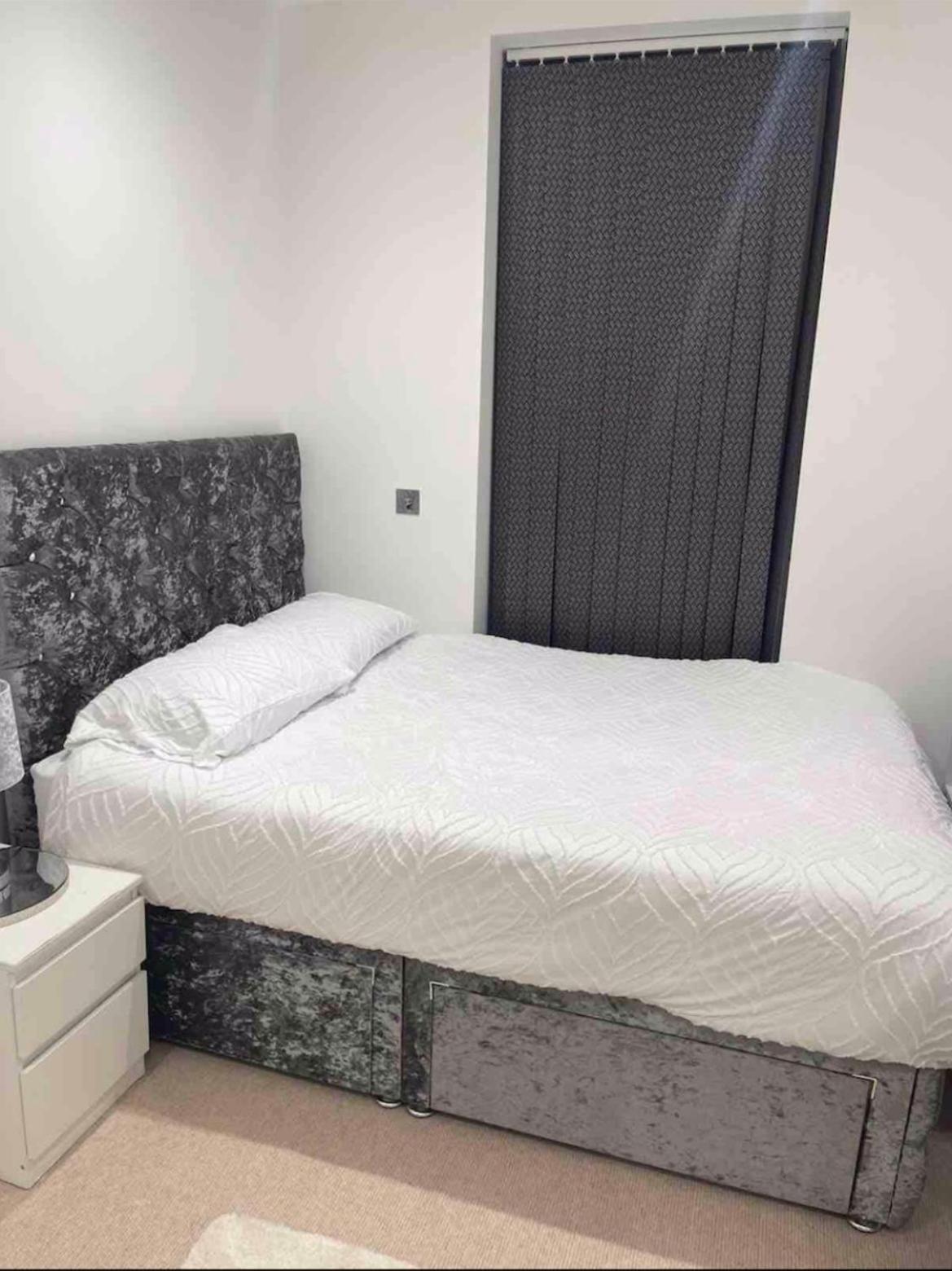 Luxury Top Floor Penthouse Apartment Near Heathrow Londra Esterno foto